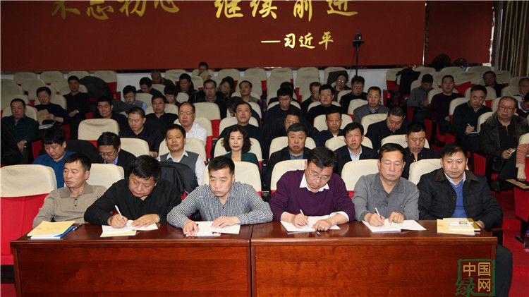   12月25日，內蒙古大興安嶺重點國有林管理局黨委學習貫徹黨的十九大精神處級干部第五期輪訓班在管理局黨干校開班。重點國有林管理局黨委委員、副局長韓錫波參加開班儀式并講話。 (3).JPG