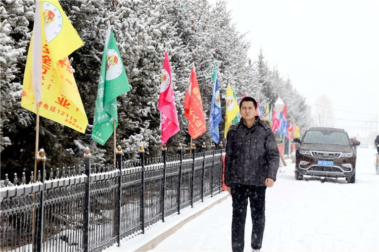 庫都爾林區普降大雪 有效緩解防火壓力.jpg