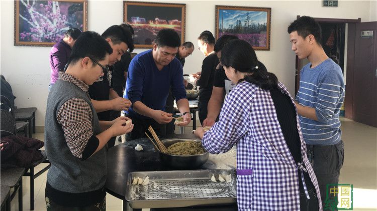 畢拉河林業(yè)局大二溝林場(chǎng)服務(wù)職工 凝聚人心 (2).JPG