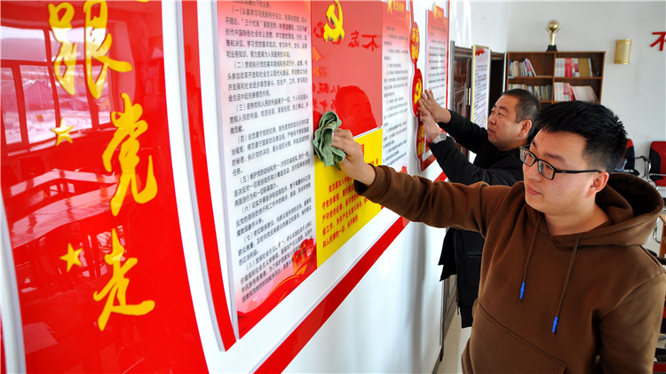 庫都爾林業(yè)局基層黨支部黨員活動(dòng)室煥發(fā)“新活力”說明.jpg