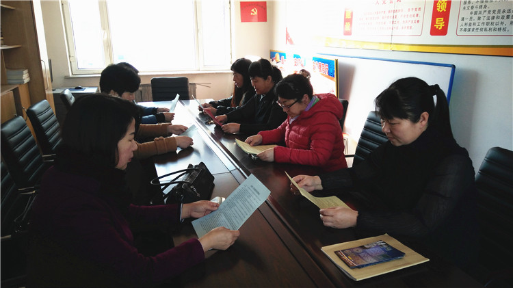 運(yùn)輸隊(duì)舉辦女職工法律法規(guī)知識學(xué)習(xí)班.jpg
