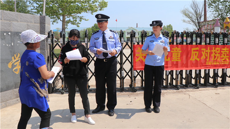 庫都爾森林公安局開展六一兒童節反拐宣傳活動.JPG