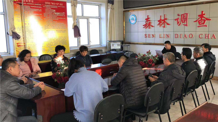 吉文林業局資源管理處工會組織干部職工觀看《榜樣3》專題節目.jpg