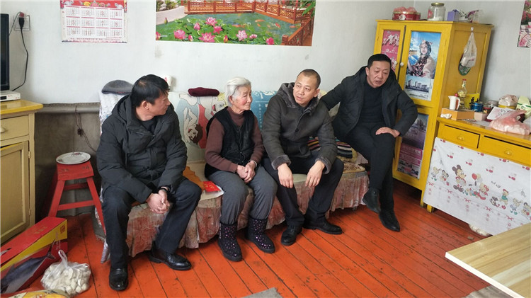 綽源蘇格河慰問孤寡聾啞老人.jpg