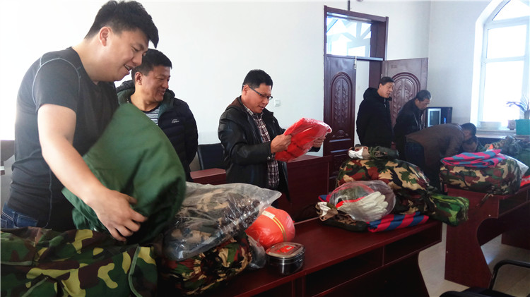 圖里河林業技工學校組織對森林防火裝備進行自檢自查.jpg