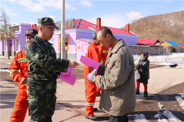 圖里河林業局防火辦與西尼氣林場開展防火宣傳活動.jpg