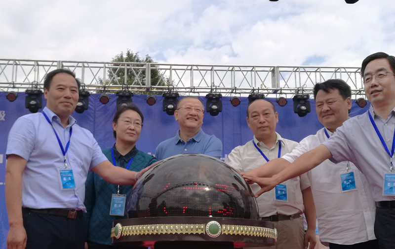 出席大會佳賓按起動光球大會開幕2.jpg