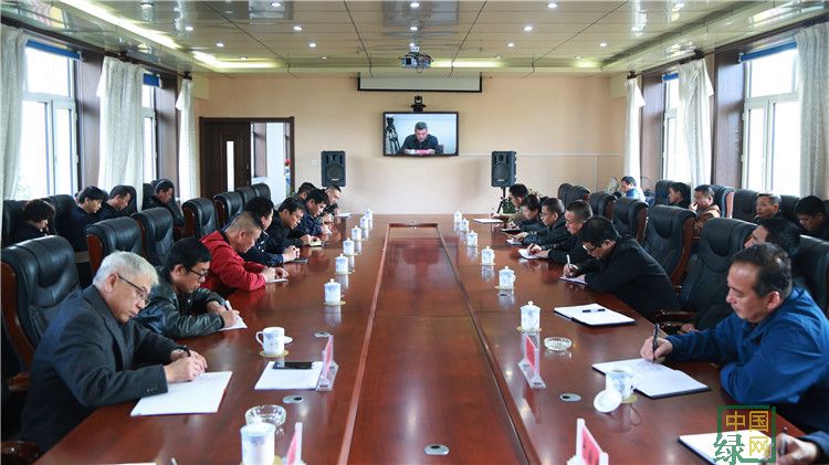 克一河林業(yè)局收看2017年度林區(qū)秋季森林防火工作視頻會議 (1)_副本.jpg