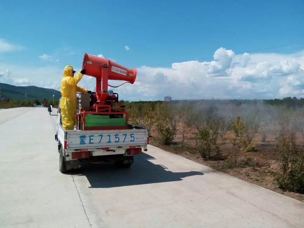 （改后）烏爾旗漢林業(yè)局對綠化樹種進(jìn)行預(yù)防性防治 (2).jpg