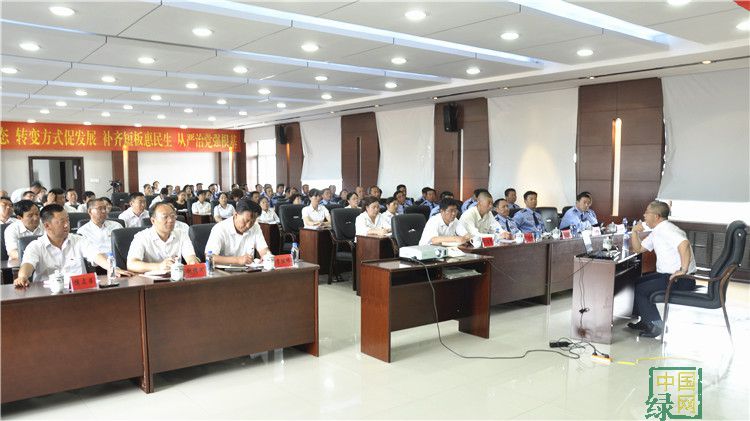 圖里河林業(yè)局黨委學(xué)習(xí)貫徹黨的十八屆六中全會精神專題研討班開班 (2).JPG
