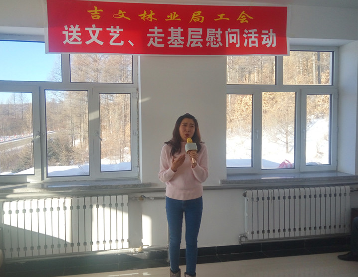 吉文局送文化上山小分隊到一線林場慰問演出.jpg