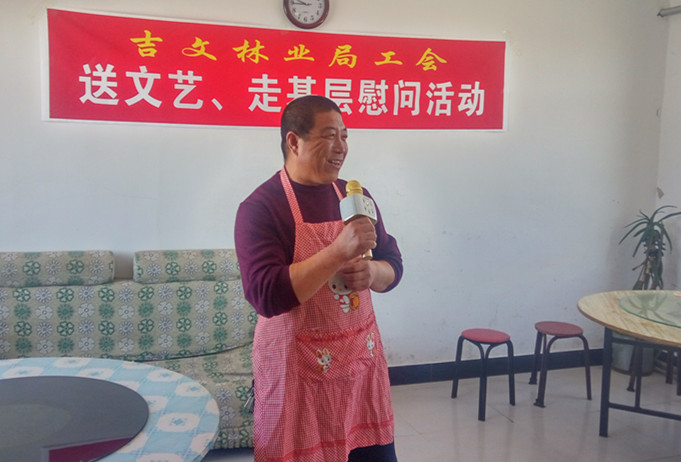 吉文局送文化上山小分隊到一線林場慰問演出 (3).jpg