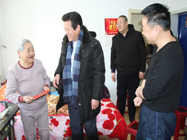 烏局慰問老黨員和困難黨員2.jpg