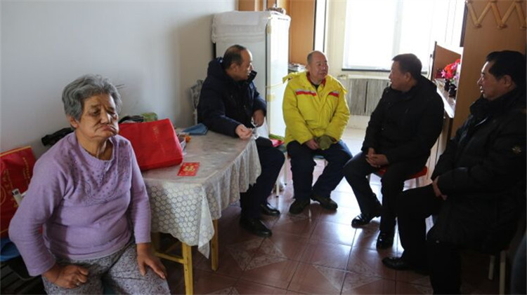 興安石油公司開展節前慰問活動.jpg