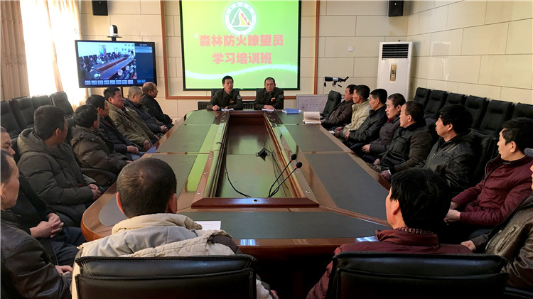 綽爾林業(yè)局舉辦森林防火瞭望員學習培訓班.jpg