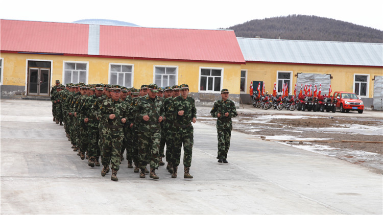 金河林業局苦練精兵備戰春防.JPG