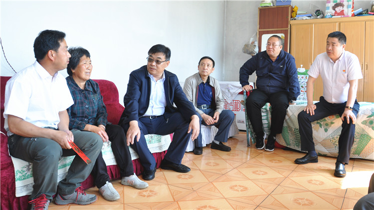 烏局走訪慰問生活困難黨員1.jpg