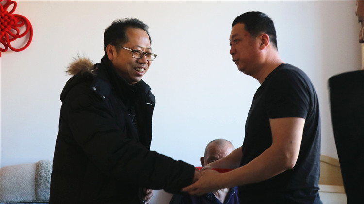 圖里河林業局開展元旦、春節送溫暖活動.jpg