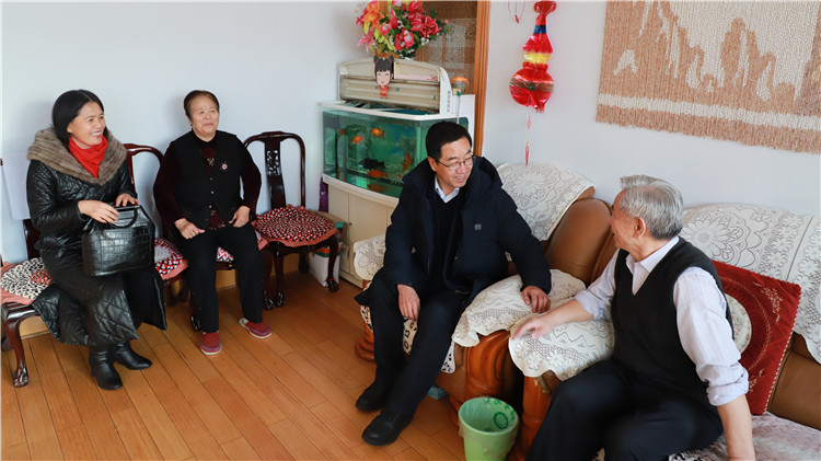 根河林業局節前開展慰問活動 (2).JPG