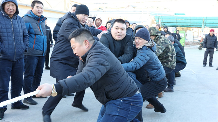 大楊樹林業局“迎新春”職工拔河比賽攪熱寒冬2.jpg