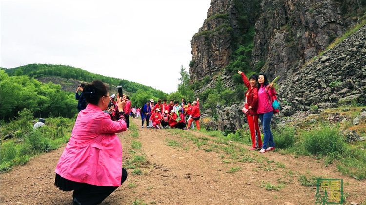 綽爾大峽谷國家森林公園迎來首批百人旅游團 (1).JPG