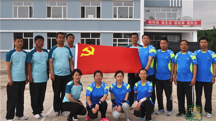 圖五比賽結(jié)束后隊(duì)員們合影留念.jpg