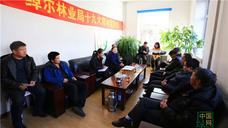 綽爾林業局宣傳組到基層宣講十九大會議精神.JPG