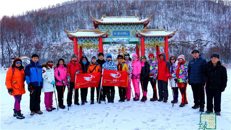 綽爾林業局迎來今冬第二批攀登大黑山團體（攝影：李浩） (2).JPG