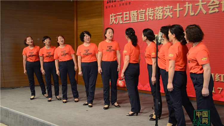 管理局夕陽紅藝術(shù)團(tuán)舉辦了“慶元旦暨宣傳落實(shí)黨的十九大會(huì)議精神 紀(jì)念毛澤東誕辰124周年”為主題的文藝匯演 (4).JPG