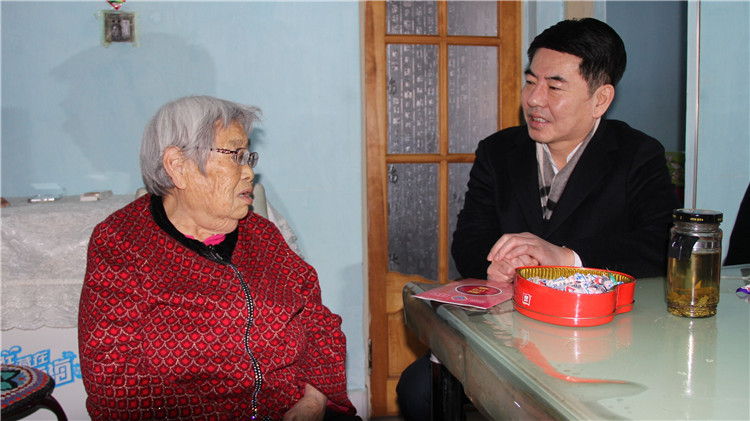 吉文林業(yè)局拉開(kāi)春節(jié)送溫暖帷幕 (2).jpg
