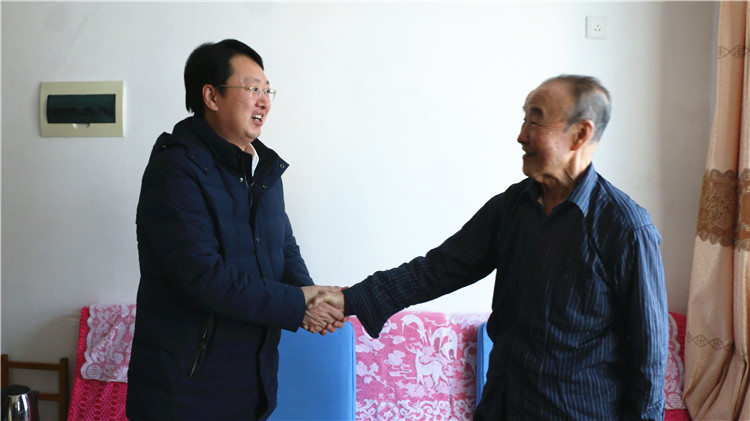 綽源林業局黨政領導慰問退休老干部 (12).jpg
