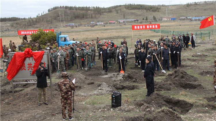 伊圖里河地區黨員共建林揭牌1.JPG