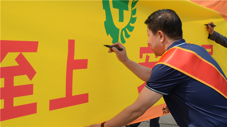 管理局舉辦“安全生產(chǎn)咨詢?nèi)?rdquo;系列活動(dòng) (3).JPG