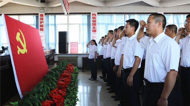 大楊樹林業局黨委召開慶祝中國共產黨成立97周年暨表彰大會0.jpg