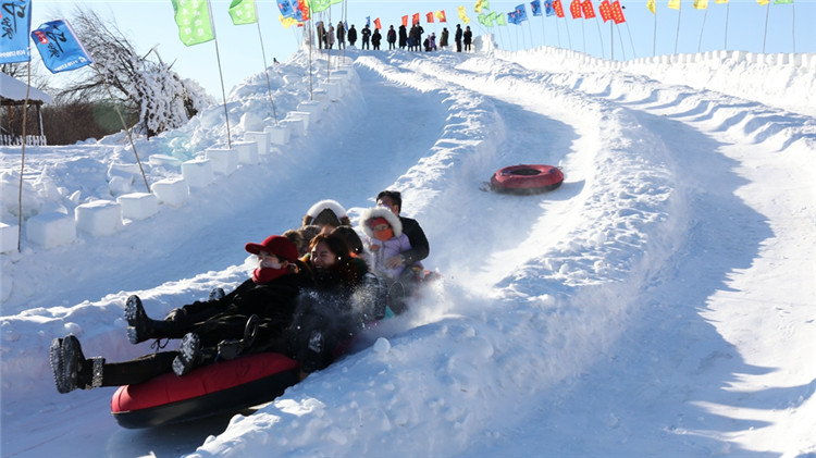 大楊樹地區舉辦第三屆多布庫爾冰雪活動.JPG