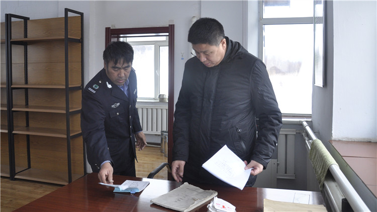 圖里河林業(yè)局看望慰問元旦期間堅守崗位的一線職工 (2).JPG
