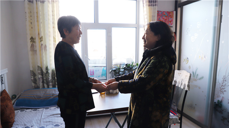 綽源局黨政領導慰問困難黨員和困難職工 (1).JPG