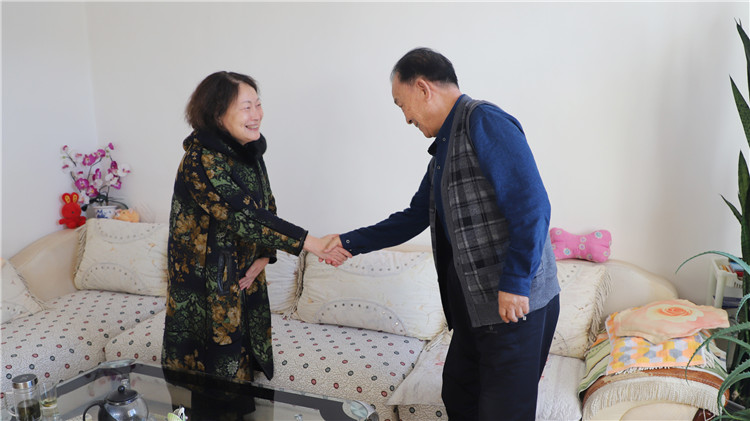 綽源林業局黨政領導慰問退休老干部 (1).JPG