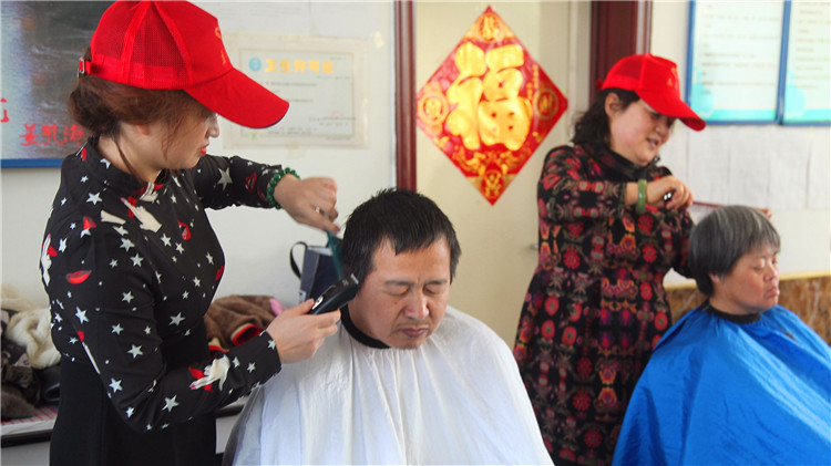 甘河林業(yè)局開展學(xué)雷鋒志愿服務(wù)活動 (1).jpg