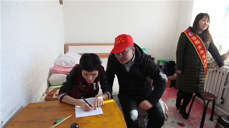 和困難患病職工簽訂幫扶協(xié)議.jpg