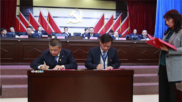 阿龍山林業局召開2019年黨風廉政建設和反腐敗工作會議 (2).JPG