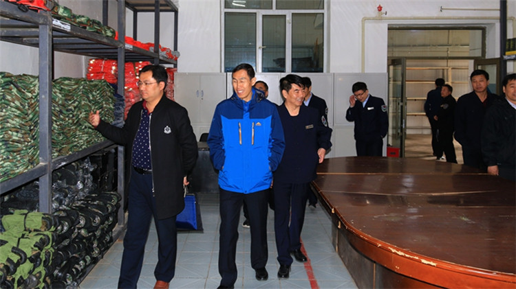 國(guó)家林業(yè)和草原局森林防滅火專項(xiàng)督查組到莫爾道嘎林區(qū)檢查督導(dǎo)森林防滅火工作 (3).JPG