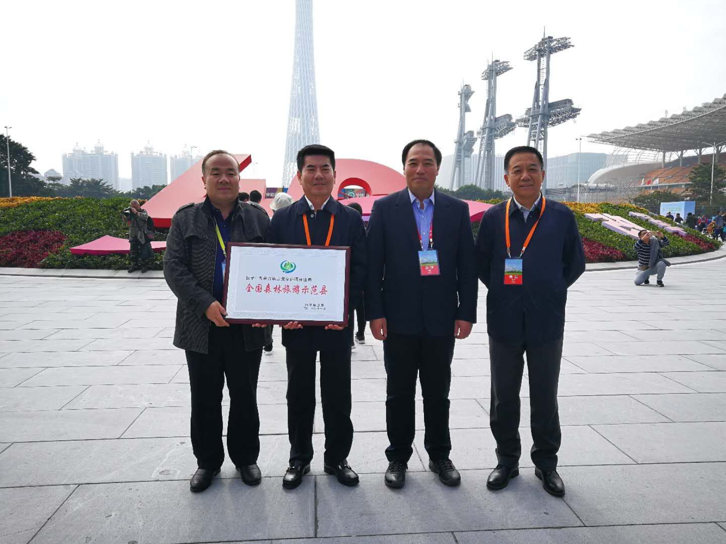莫爾道嘎林業(yè)局榮獲全國森林旅游示范縣稱號2.jpg
