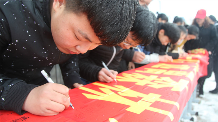 甘河林業局多形式大力度開展清明節防火宣傳活動.JPG