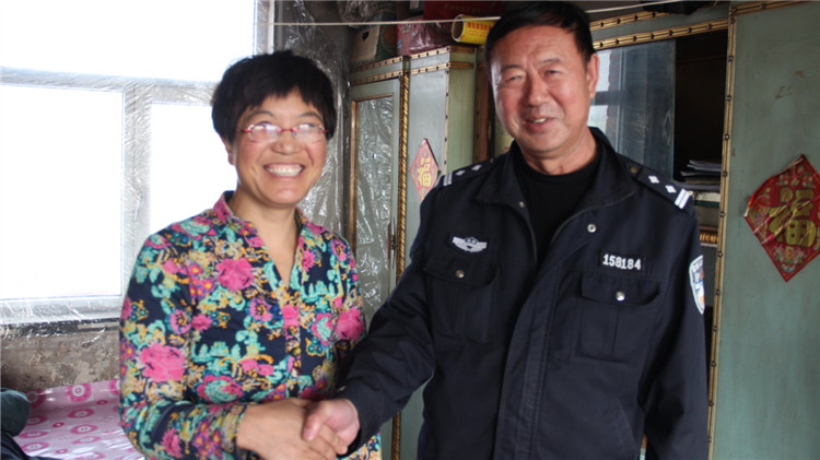 阿爾山森林公安局民警幫助孩子尋找失聯母親受贊譽.jpg