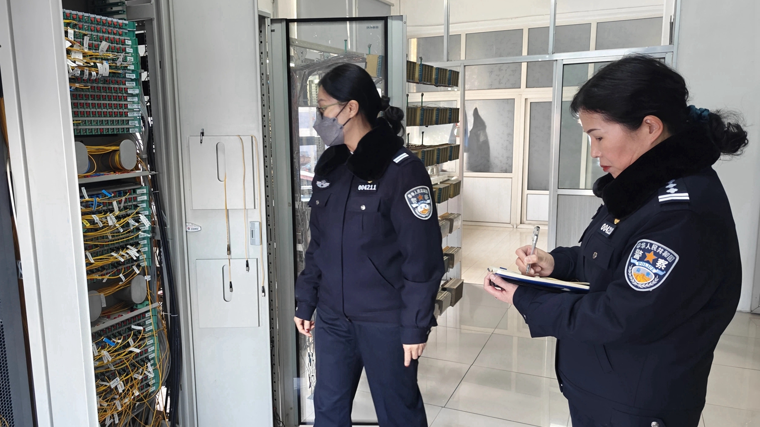 阿里河分局到阿里河森工公司檢查網絡安全 圖片2.jpg