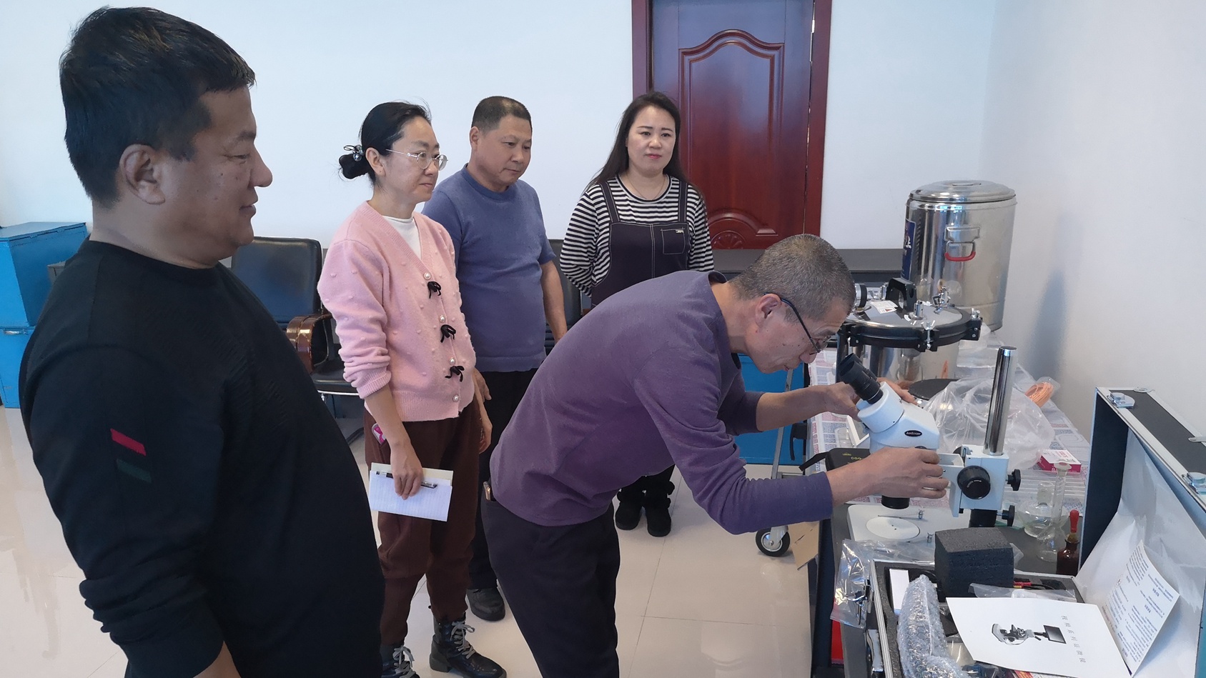 圖里河林業技工學校“以老帶新”不斷提升青年教師的職業素養和技能水平 (2).jpg