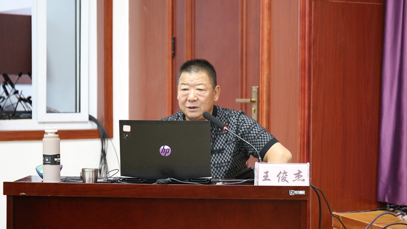 大楊樹林業(yè)有限公司中草藥種植技術(shù)培訓(xùn)班賦予產(chǎn)業(yè)發(fā)展新動力照片2.JPG