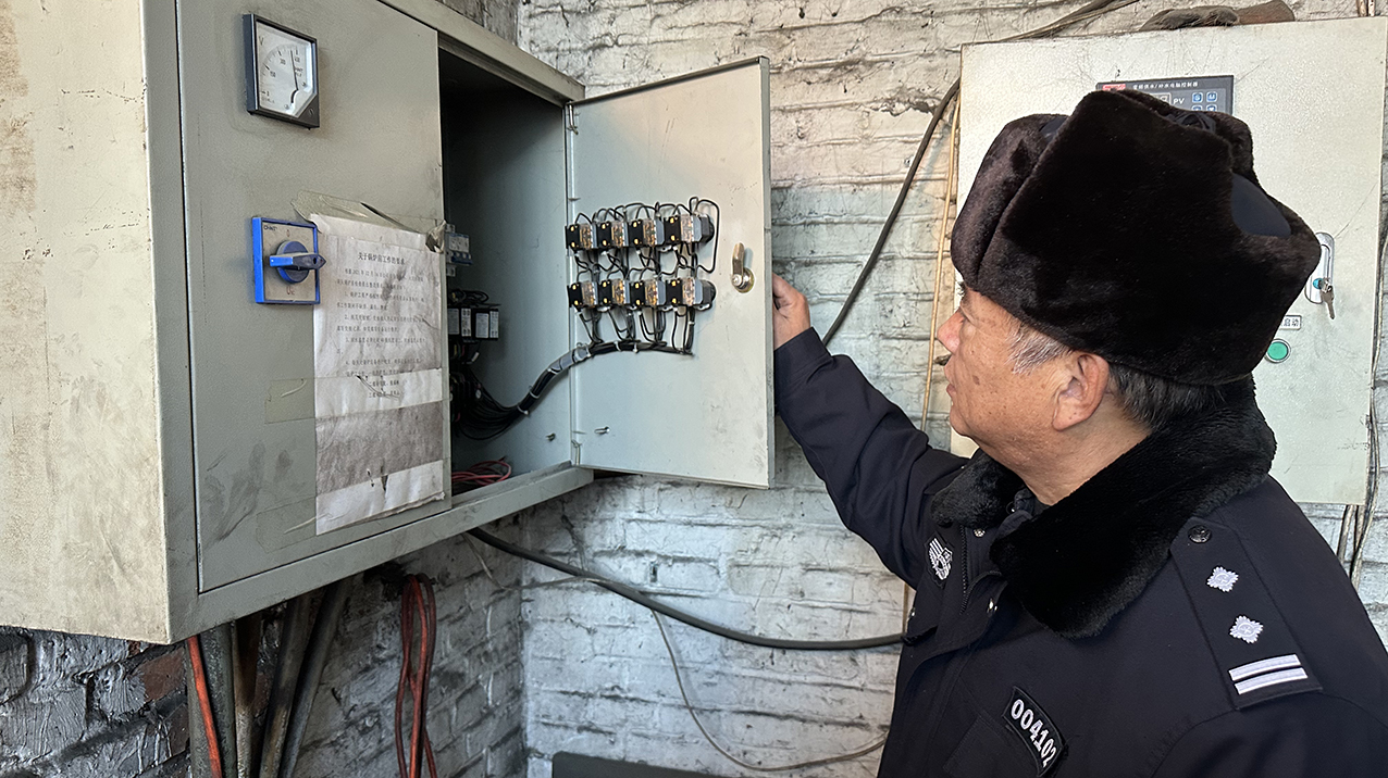 中心派出所開展冬季轄區單位防火及安全用電檢查 拷貝.jpg