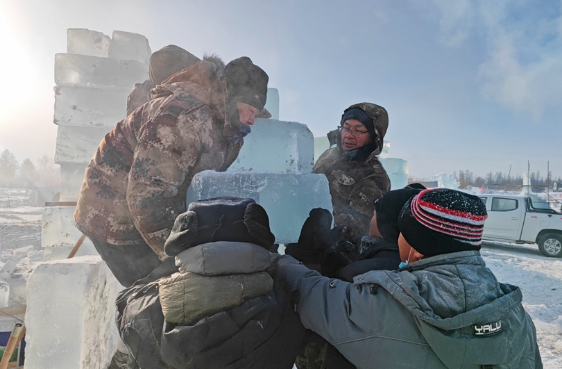 克一河森工公司精心組織參加森工集團首屆職工冰雪雕大賽(王曉明攝影)4.jpg